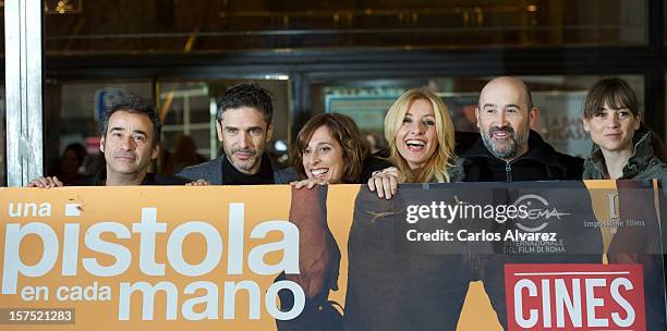 Actors Eduard Fernandez, Leonardo Sbaraglia, Clara Segura, Cayetana Guillen Cuervo, Javier Camara and Leonor Watling attend the "Una Pistola en Cada...