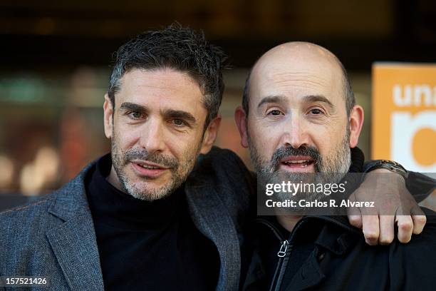 Actors Leonardo Sbaraglia and Javier Camara attend the "Una Pistola en Cada Mano" photocall at the Roxy B cinema on December 4, 2012 in Madrid, Spain.