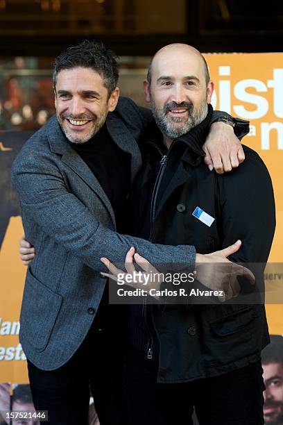 Actors Leonardo Sbaraglia and Javier Camara attend the "Una Pistola en Cada Mano" photocall at the Roxy B cinema on December 4, 2012 in Madrid, Spain.