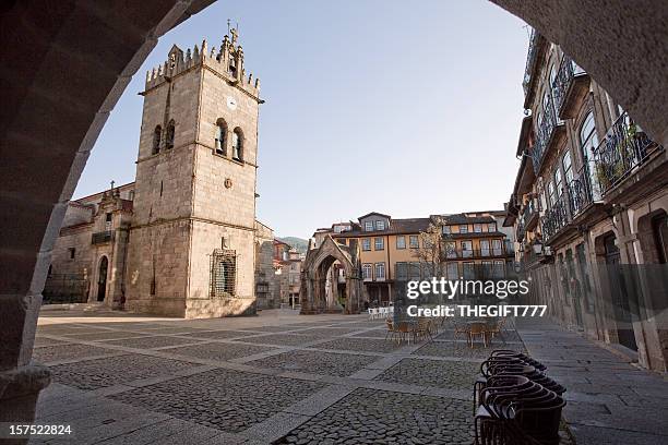 guimaraes ciudad plaza - braga fotografías e imágenes de stock