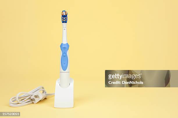 electric toothbrush - electric toothbrush stockfoto's en -beelden