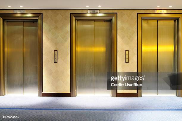 aufzüge des hotels - elevator doors stock-fotos und bilder