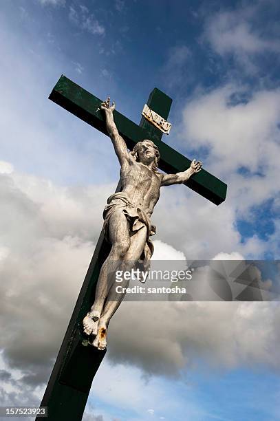 crucifijo - the passion of jesus fotografías e imágenes de stock