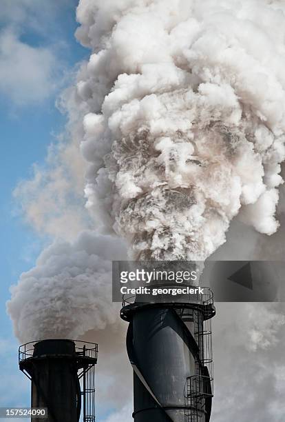 umweltkatastrophe: luftverschmutzung - smog stock-fotos und bilder