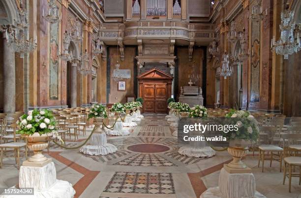 wedding ornament in church - wedding church from the inside - church wedding decorations 個照片及圖片檔