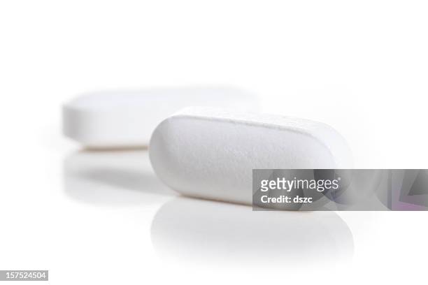 acetaminophen weiße rechteckige schmerzen, erleichterung tabletten nahaufnahme mit copyspace - acetaminophen stock-fotos und bilder