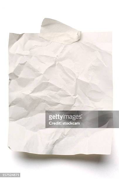 de papel arrugado nota blanco aislado - crumpled fotografías e imágenes de stock