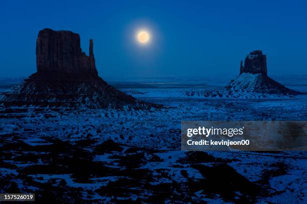 monument valley - monument valley tribal park stock pictures, royalty-free photos & images