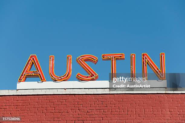 austin neón señal naranja - austin texas fotografías e imágenes de stock