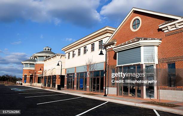 new retail strip mall with vacancies - small business exterior stock pictures, royalty-free photos & images