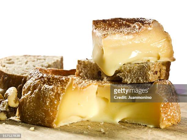 époisses de bourgogne quesos franceses - olor desagradable fotografías e imágenes de stock