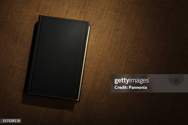 réservez sur toile de jute - livre à couverture rigide photos et images de collection
