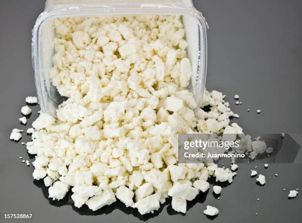 crumbled feta - feta cheese imagens e fotografias de stock