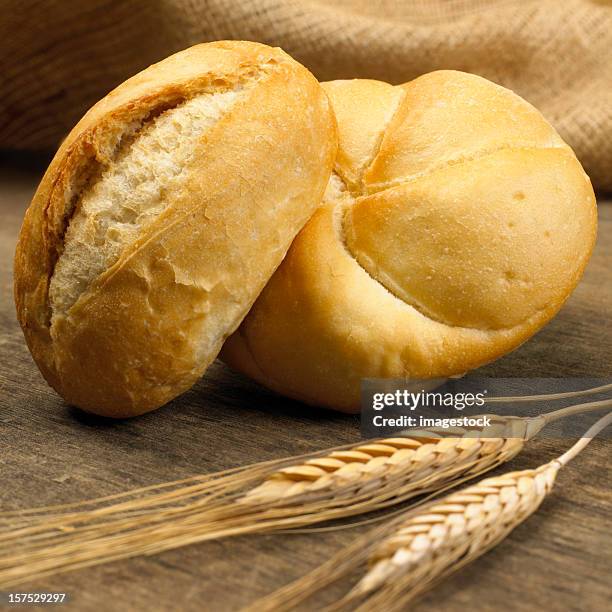 loaves de pain - pain boule photos et images de collection