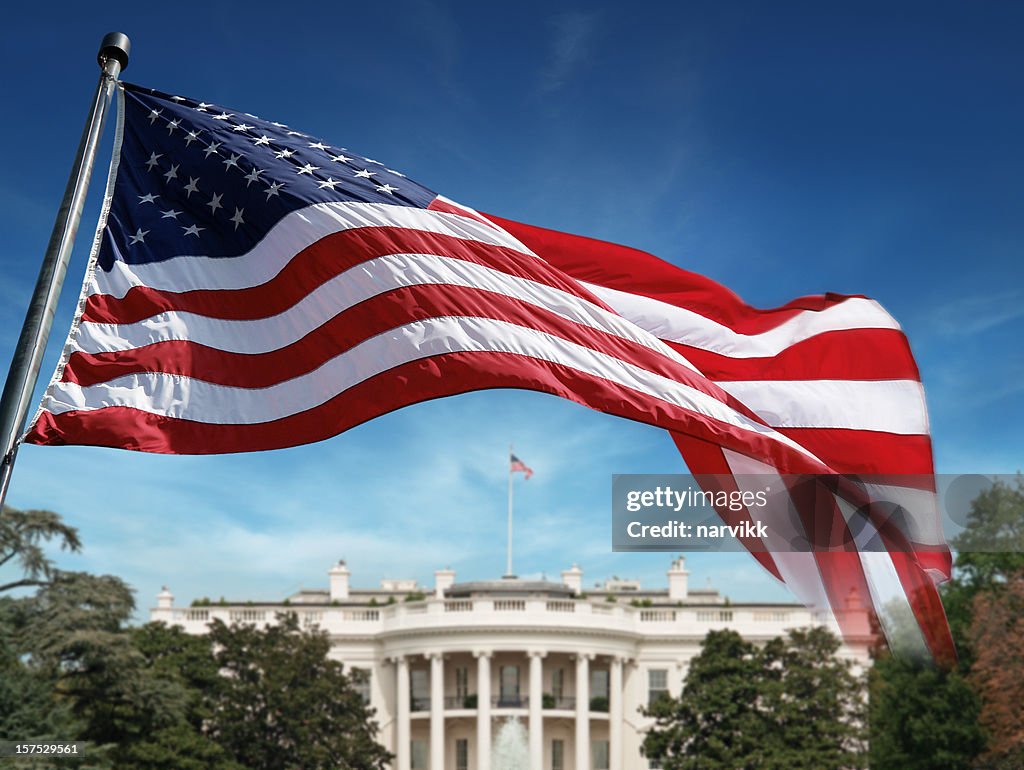 Bandeira americana na frente da Casa Branca