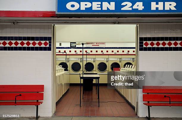 laundromat open 24 hr - launderette stock pictures, royalty-free photos & images