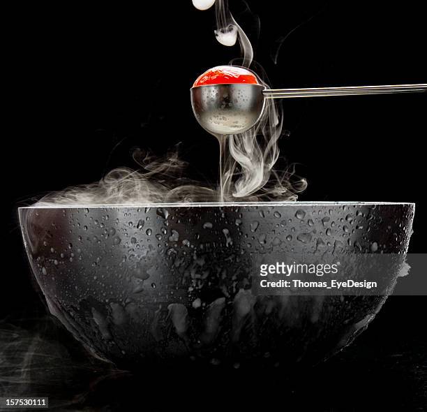 molecular chef - liquid nitrogen stockfoto's en -beelden