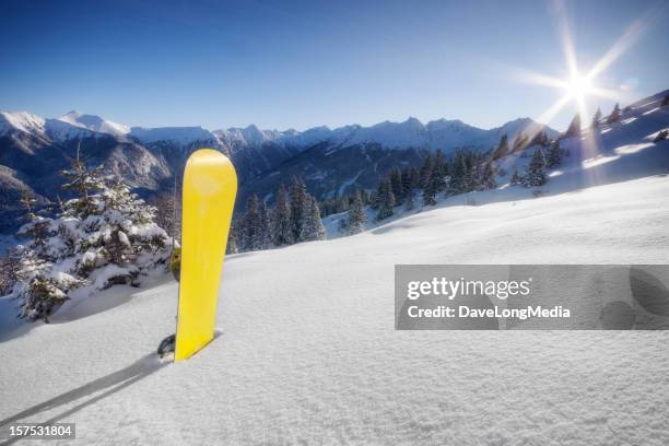 perfekte snowboarden geschäftsbedingungen - snowboard stock-fotos und bilder