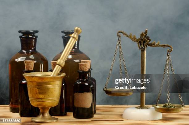 pharmacie vintage - alchimie photos et images de collection