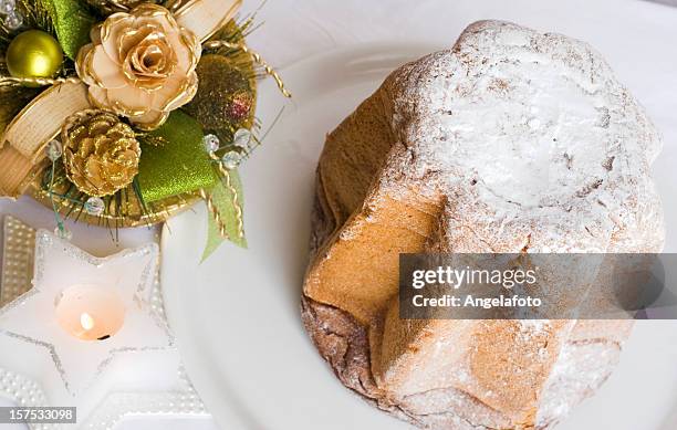 panettone, the italian christmas cake - sweet bread stockfoto's en -beelden