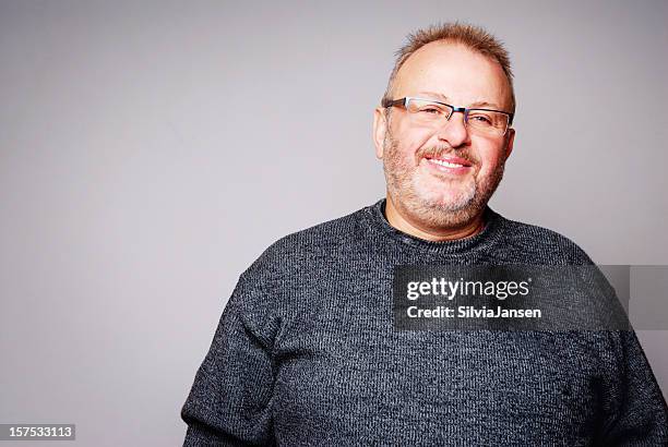 mature man portrait - overweight stockfoto's en -beelden