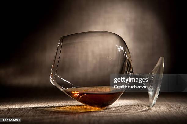 glass of brandy - cognac 個照片及圖片檔