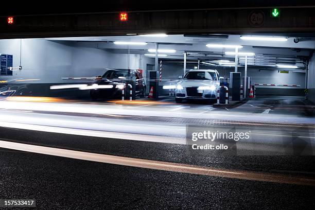 parking garage's exit - blurred motion - uitgang stockfoto's en -beelden