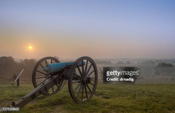 beautiful sunset at gettysburg - battlefield 個照片及圖片檔