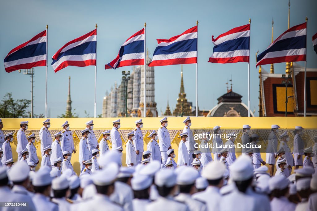 thai-government-workers-take-part-in-a-morning-alms-giving-ceremony-to-celebrate-king-maha.jpg