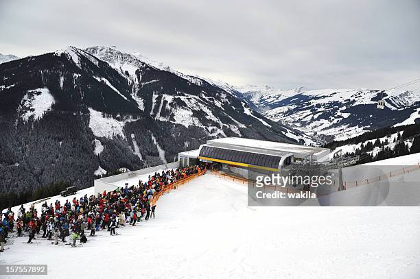 queue at lift - warteschlange - cue stock pictures, royalty-free photos & images
