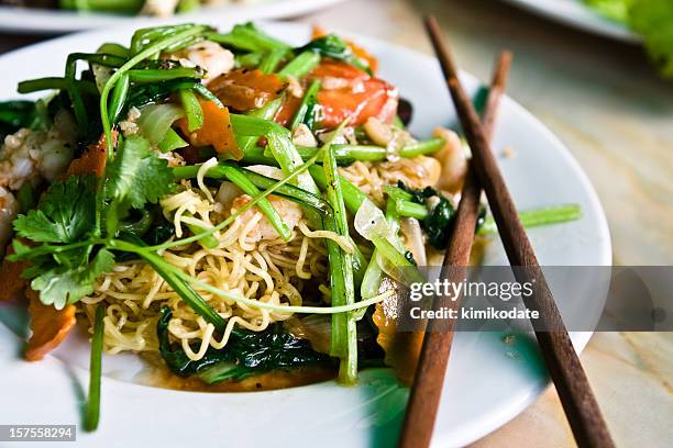 vietnamese cuisine. shrimp noodle dish - thai stockfoto's en -beelden