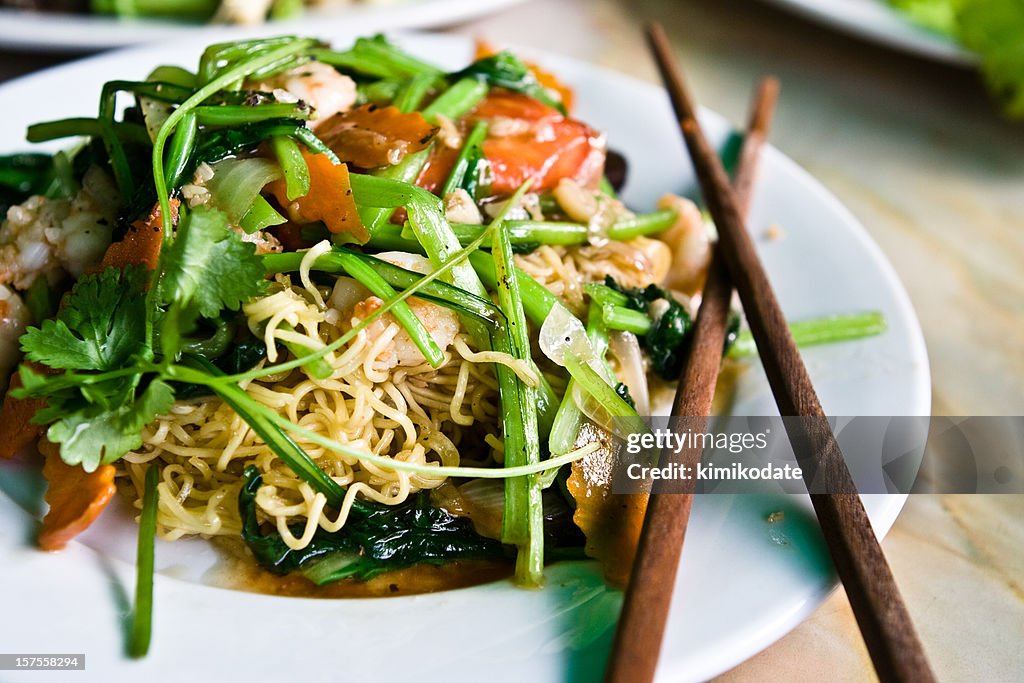 Comida Vietname. Camarão de noodle