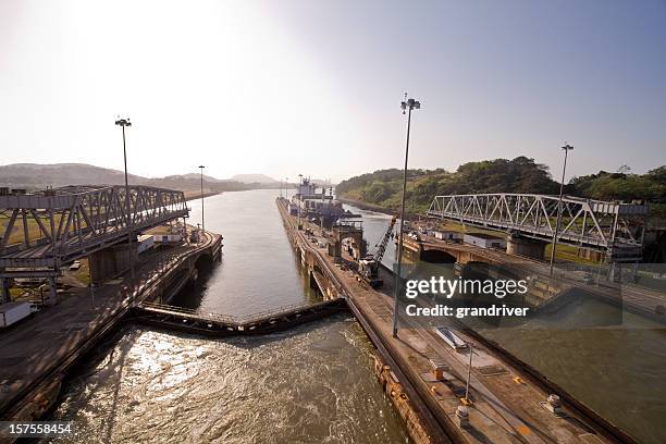 panama canal lock - panama canal locks stock pictures, royalty-free photos & images