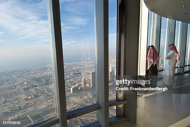 zwei arabische männer im burj khalifa - burj khalifa stock-fotos und bilder