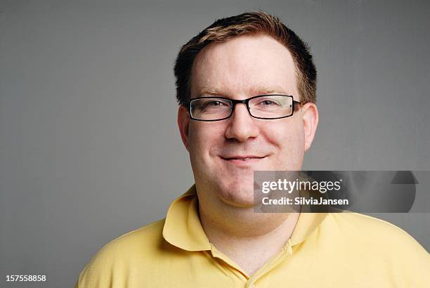 retrato de hombre joven - cara hombre gordo fotografías e imágenes de stock