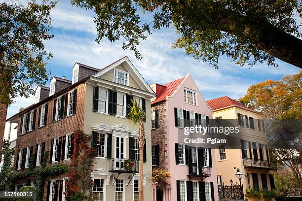 rainbow row in charleston, sc - charleston south carolina stock-fotos und bilder