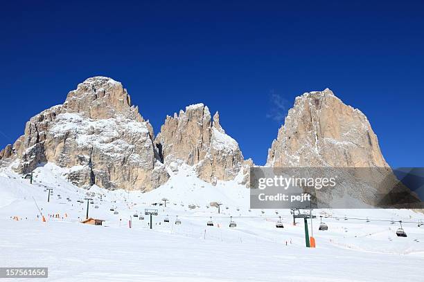 berggipfel in col rodella ski arena, dolomiten - fassatal stock-fotos und bilder