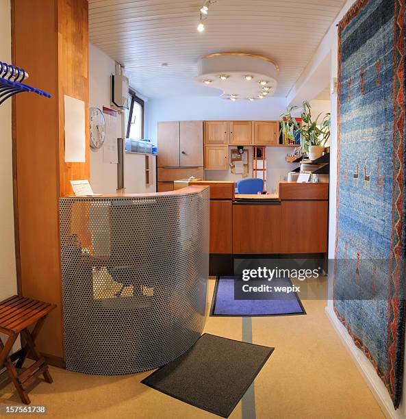 reception area medical office entrance registration desk - empfangsbereich stock pictures, royalty-free photos & images