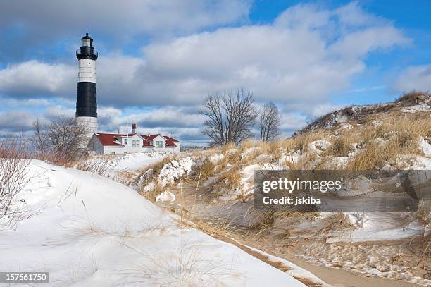 big sable point lighthouse 1867 - dune de sable stockfoto's en -beelden