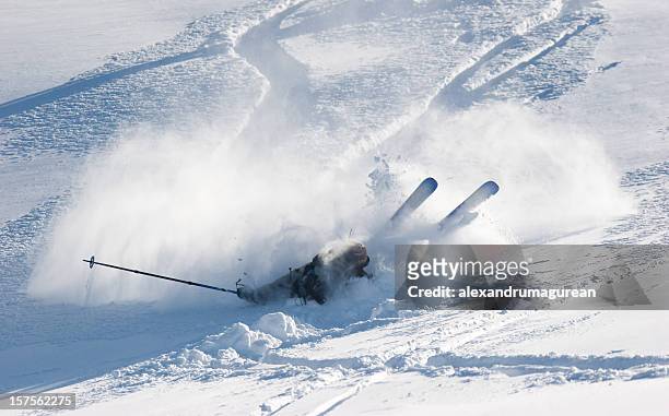 esquí de descenso - mogul skiing fotografías e imágenes de stock