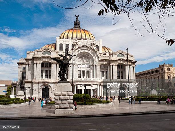 palacio de bellas artes in mexico city - skulptur kunstwerk stock-fotos und bilder