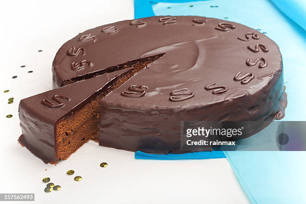 chocolate schokoladenkuchen - sachertorte stock-fotos und bilder