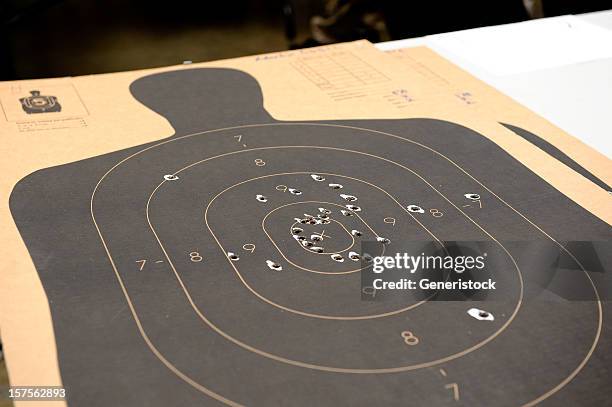 entraînement au tir - cible militaire photos et images de collection