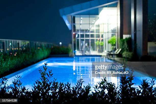 luxury private pool im mansion bei nacht - private terrace balcony stock-fotos und bilder