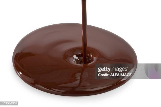 verter de chocolate - calda de caramelo imagens e fotografias de stock