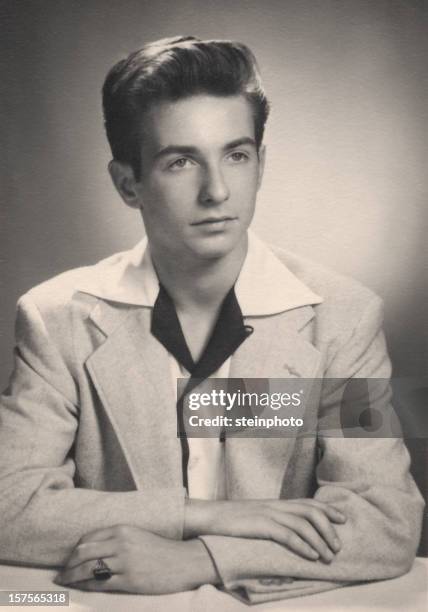 vintage portrait of young man - 1950 個照片及圖片檔