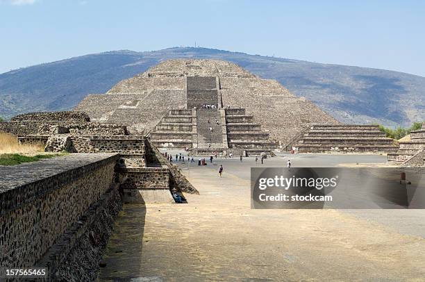 pyramid of the moon in teotihuacan mexico - teotihuacan stock pictures, royalty-free photos & images