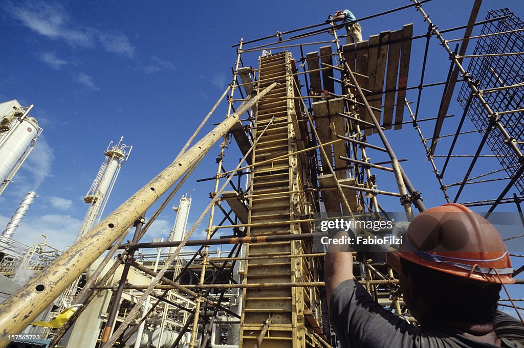 Refinería de construcción