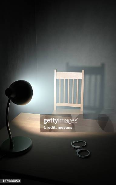 vernehmung zimmer - interrogation room stock-fotos und bilder