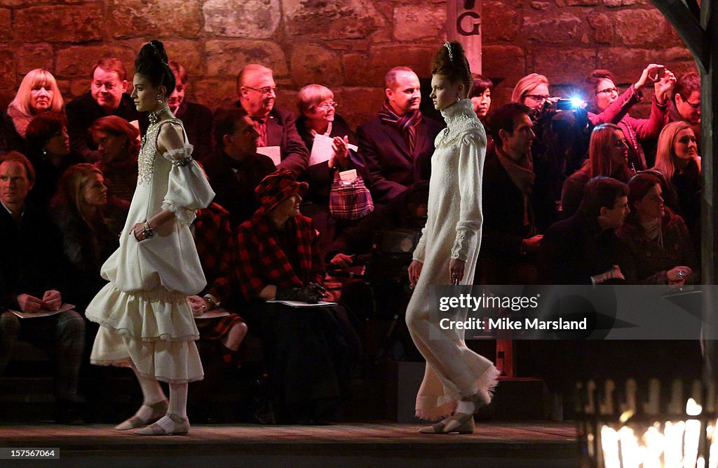 CHANEL: Metiers d'Art - Show